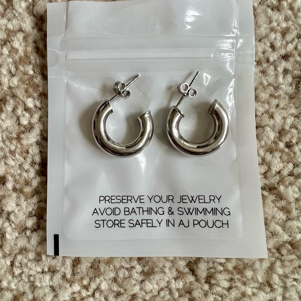 Adina’s jewelry sterling silver hoop earrings 20mm - new with box